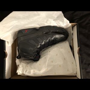 Air Jordan Retro 9 Breds